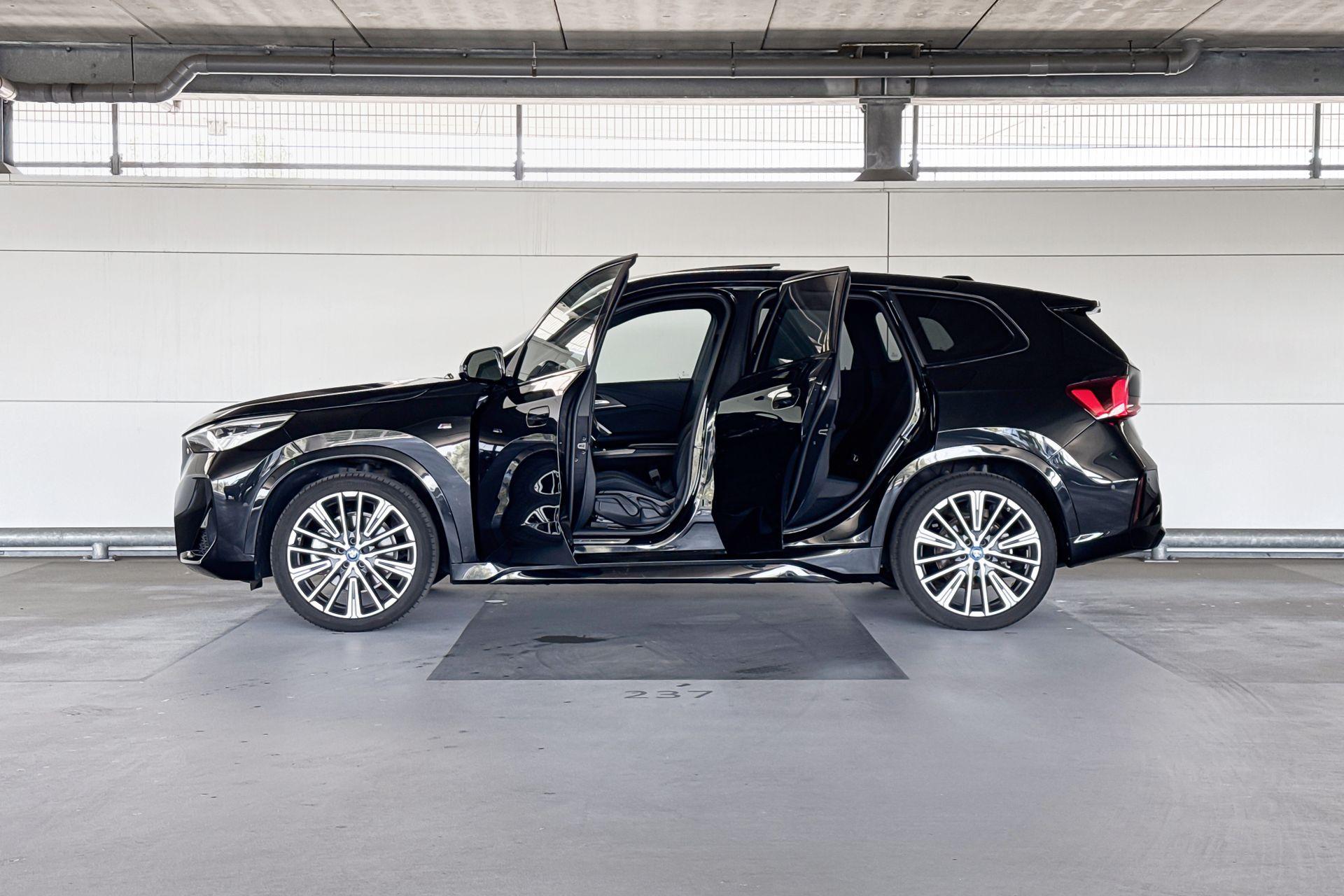 BMW iX1