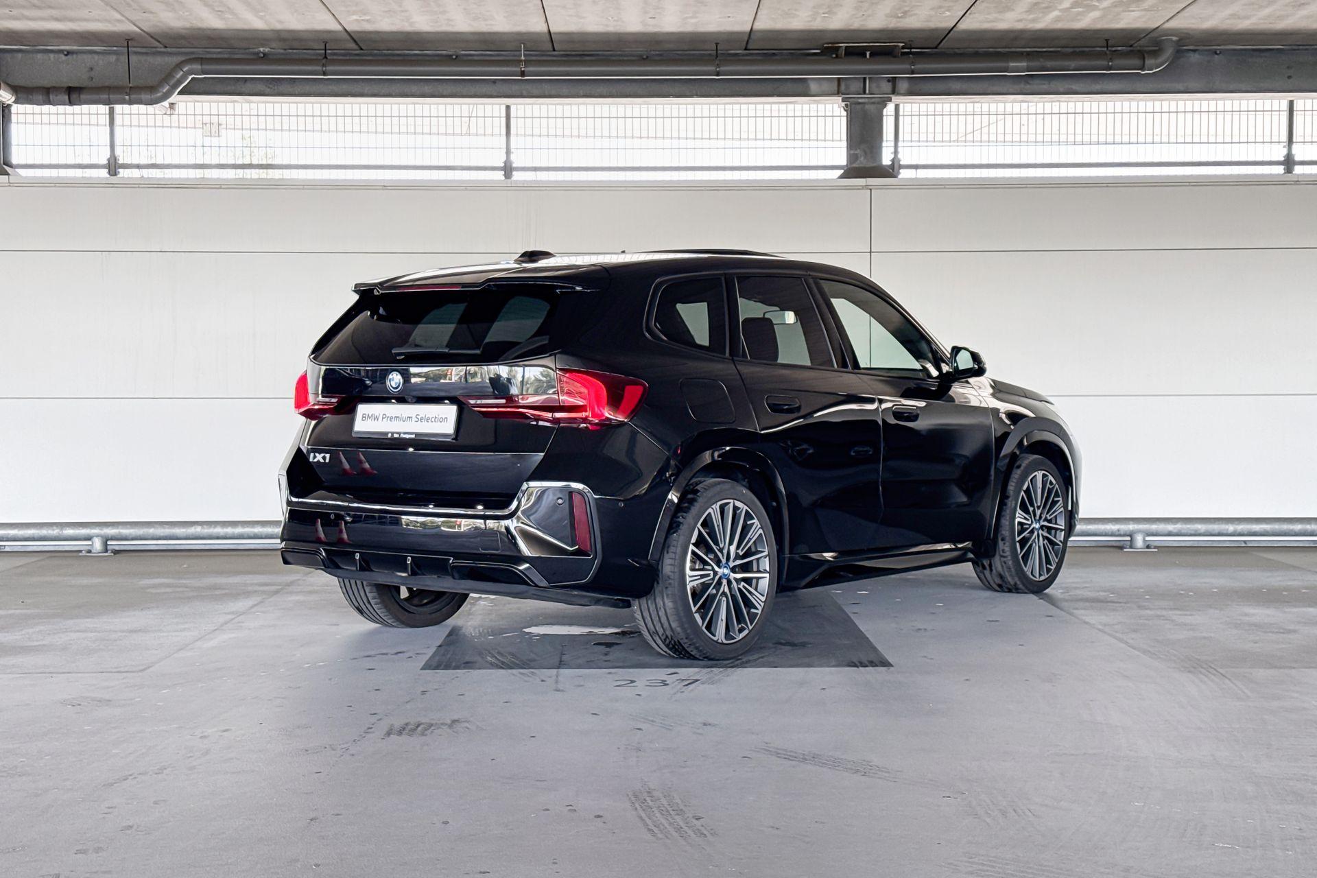 BMW iX1