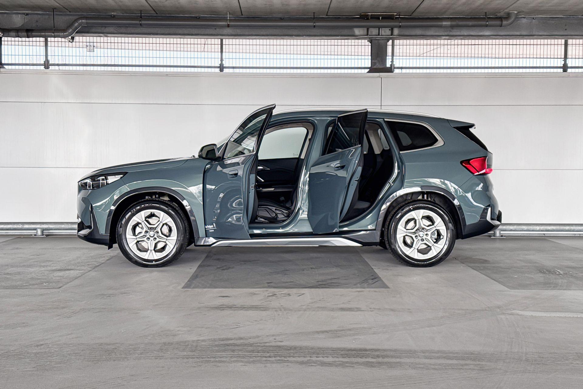BMW iX1