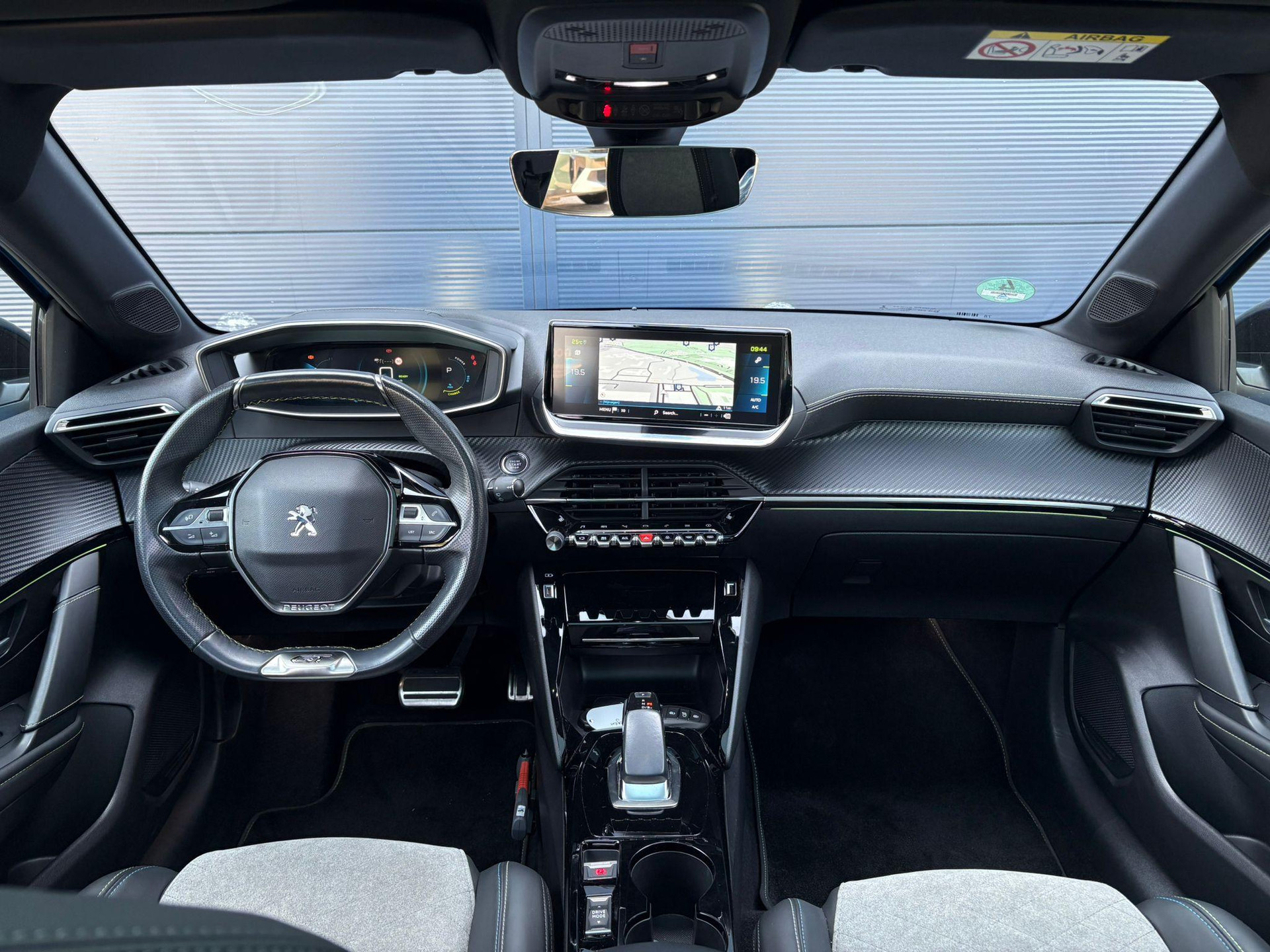 Peugeot e-208