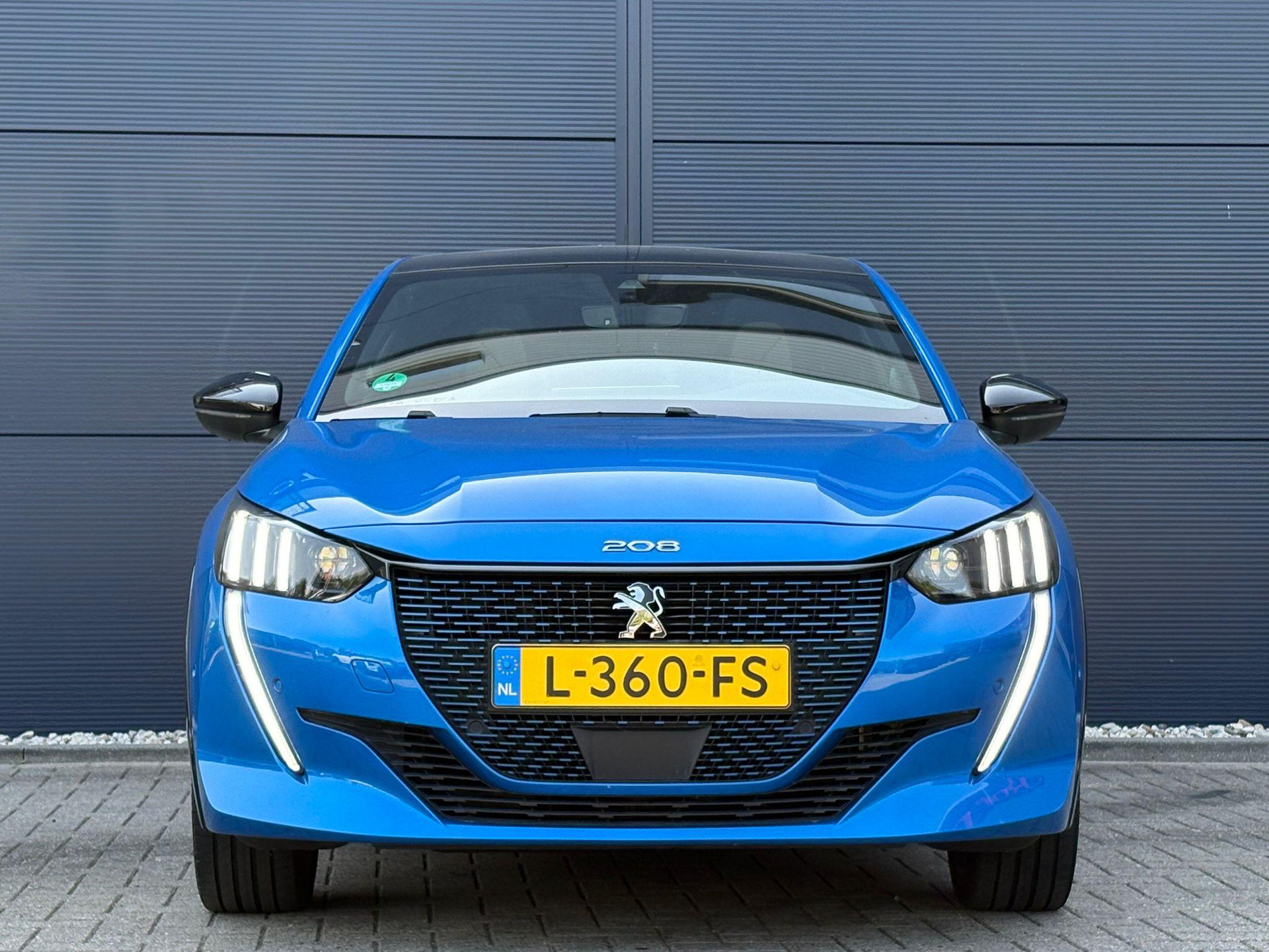 Peugeot e-208