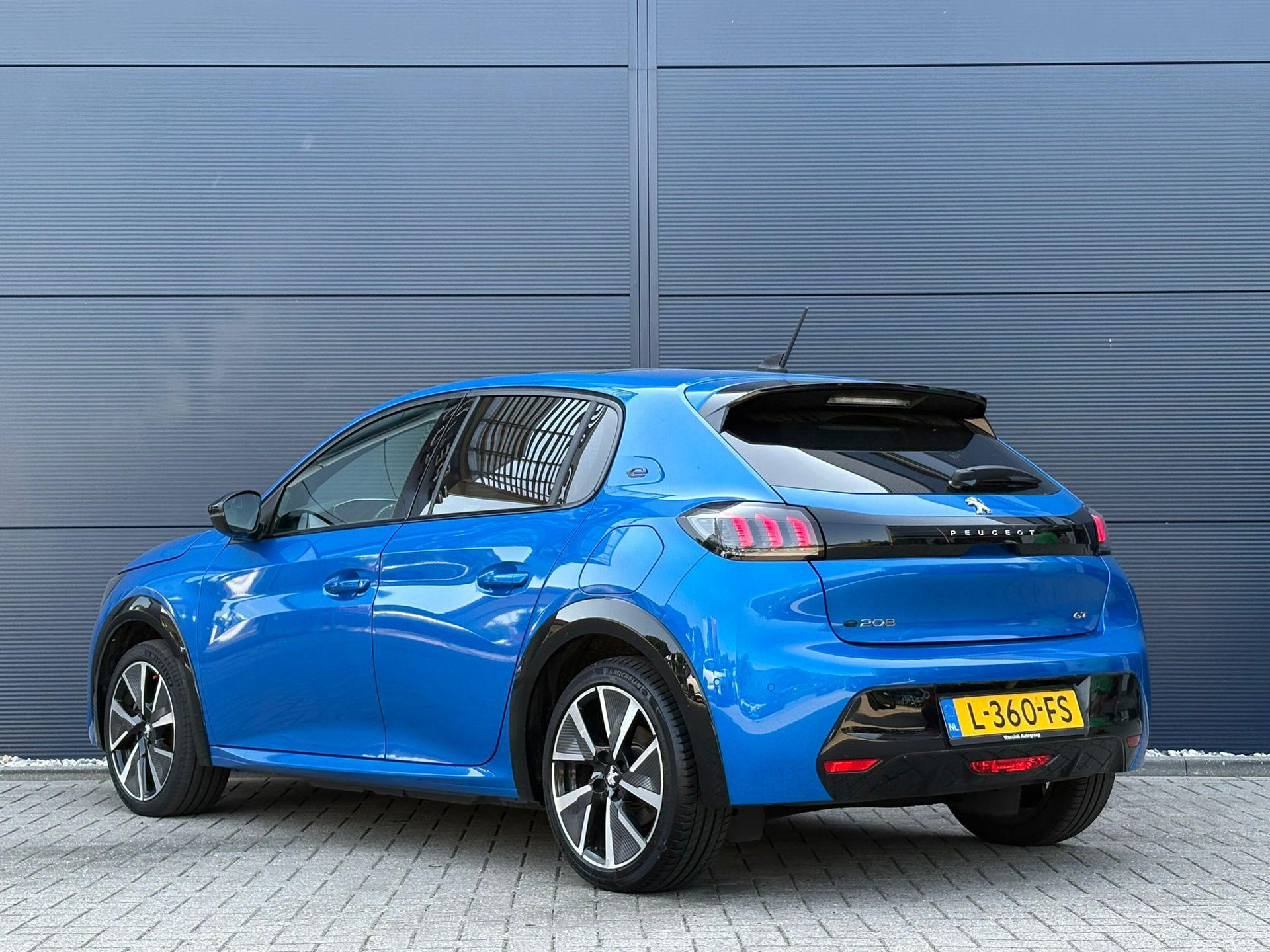 Peugeot e-208