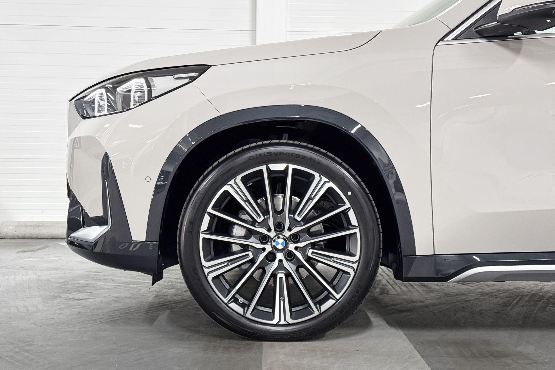 BMW iX1