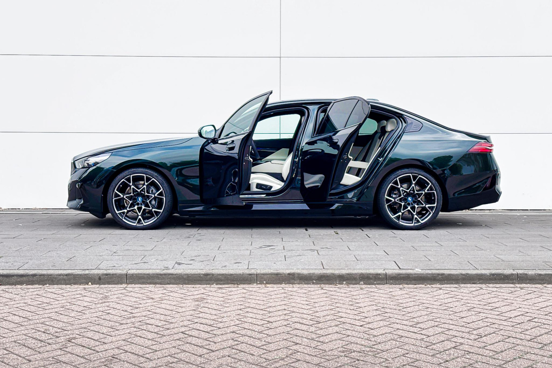 BMW i5