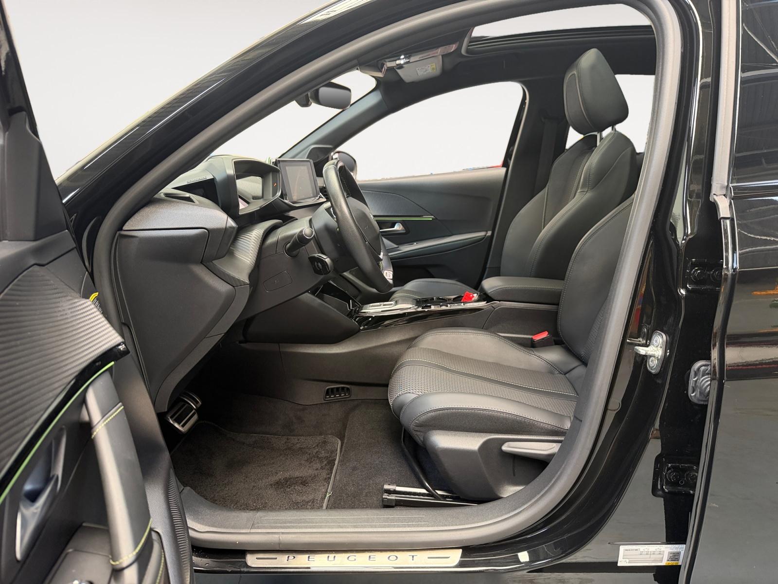 Peugeot e-208