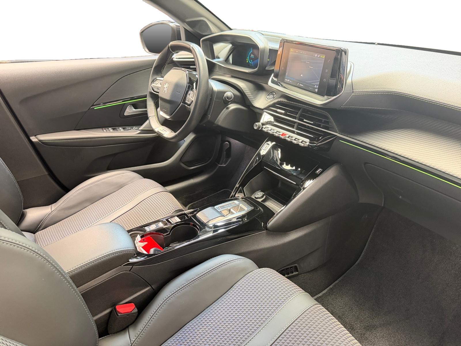 Peugeot e-208