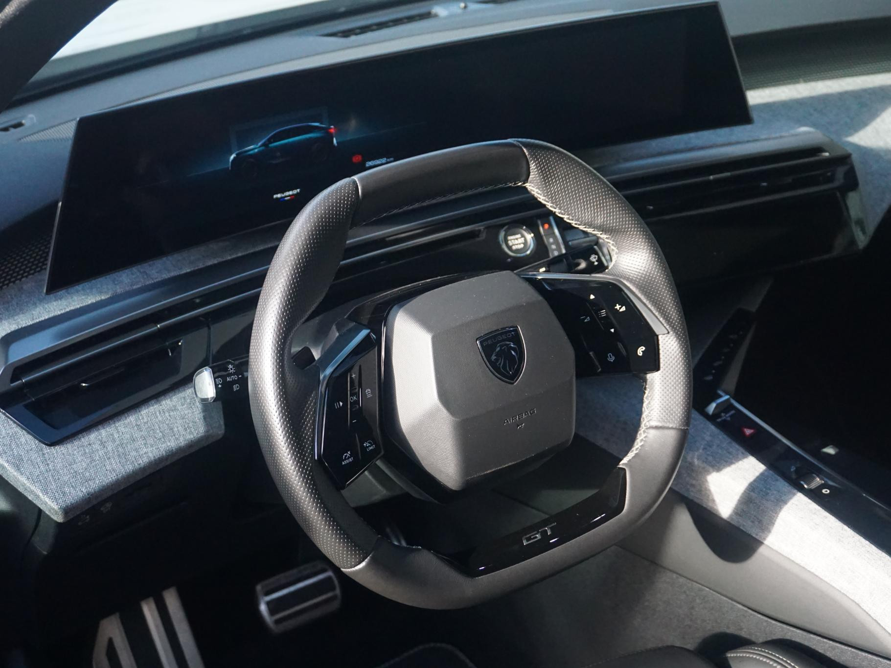 Peugeot e-3008