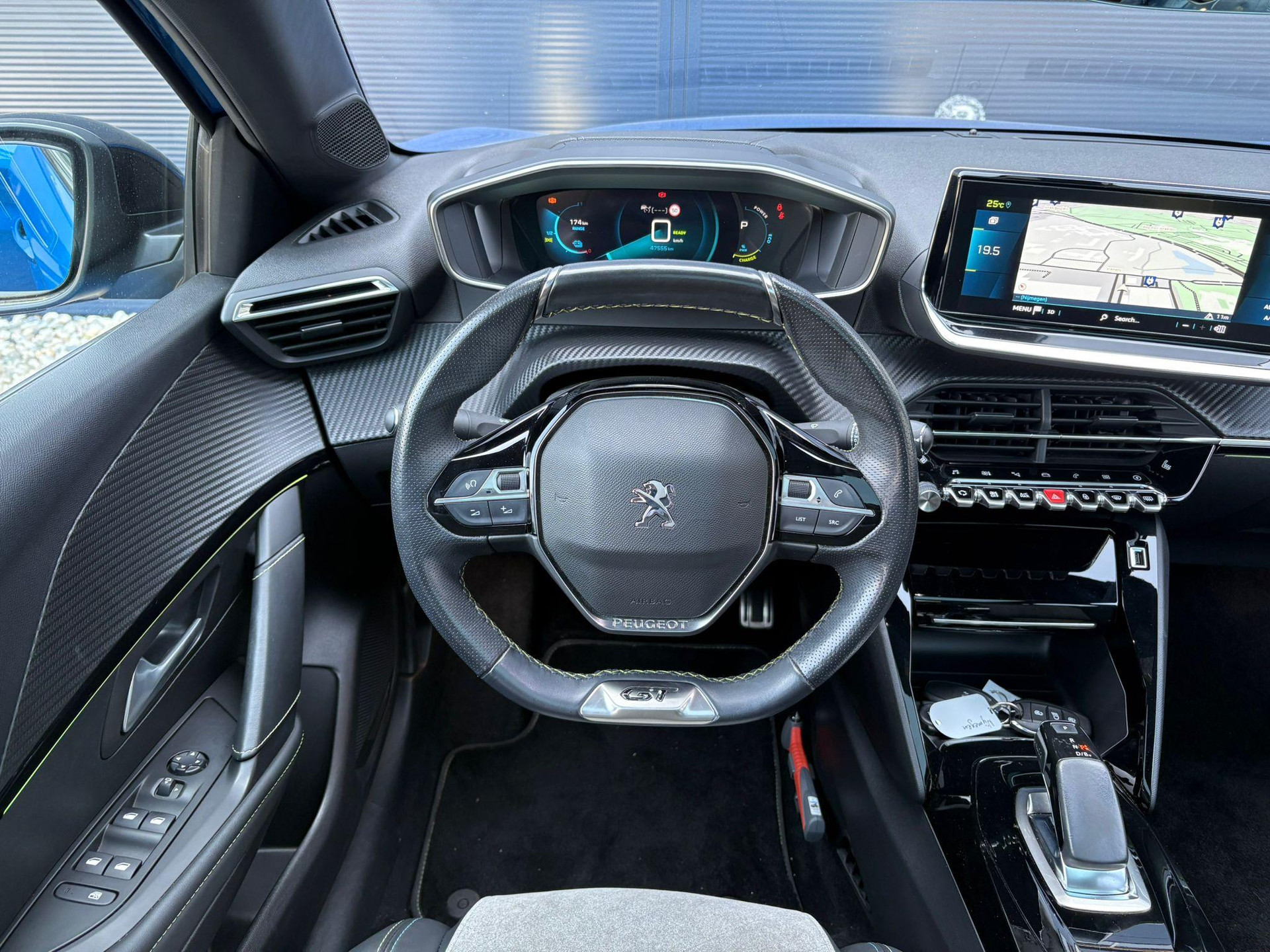Peugeot e-208