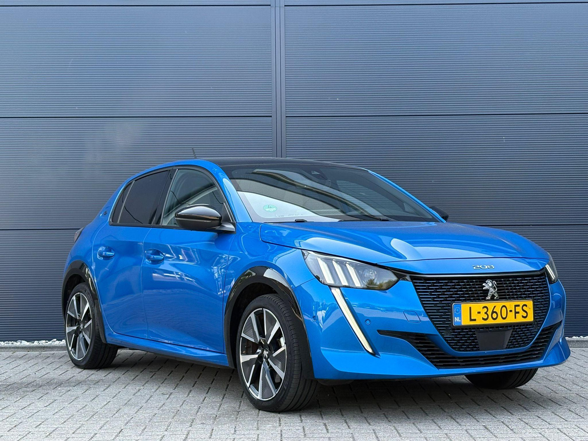 Peugeot e-208
