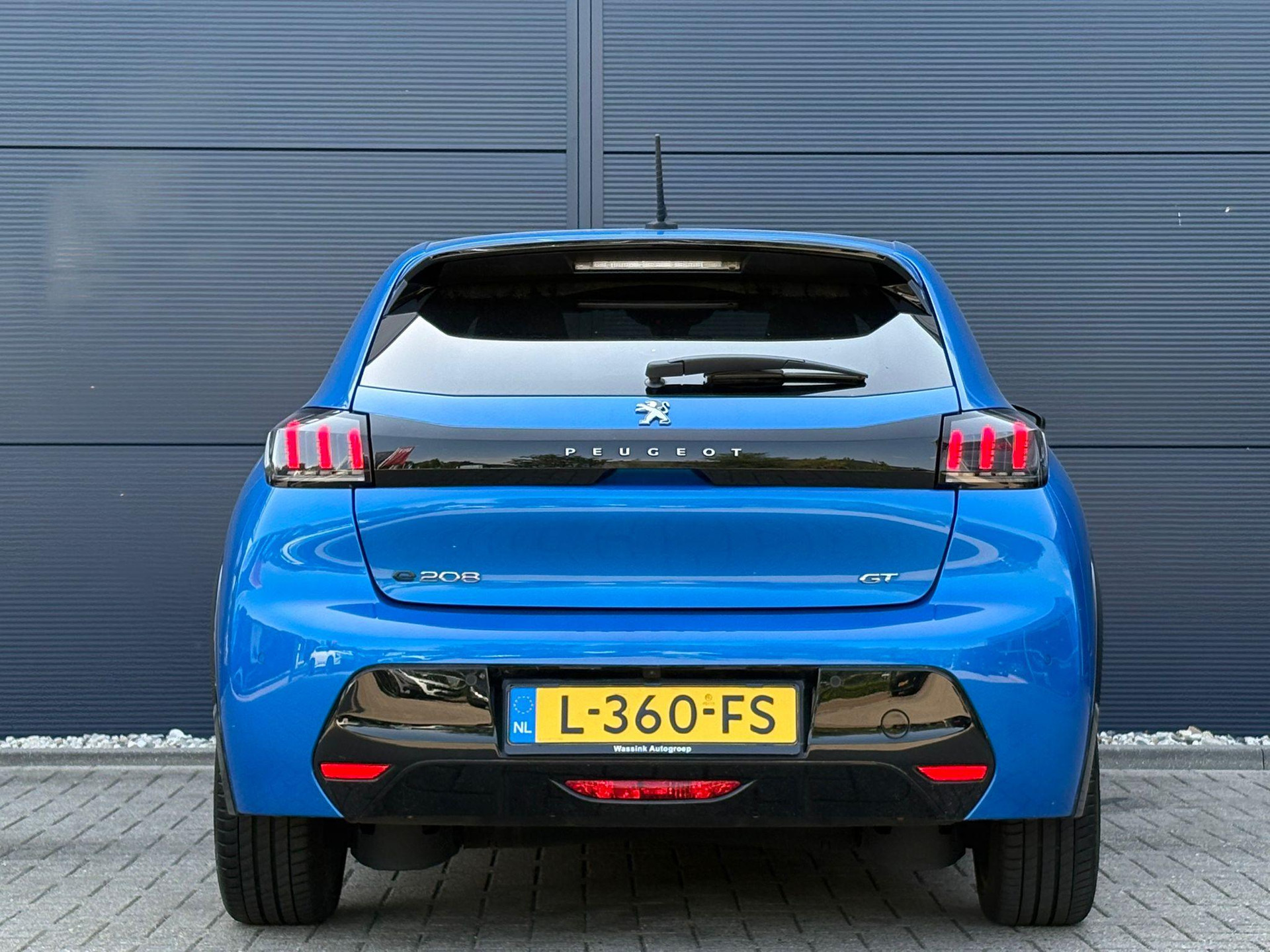 Peugeot e-208