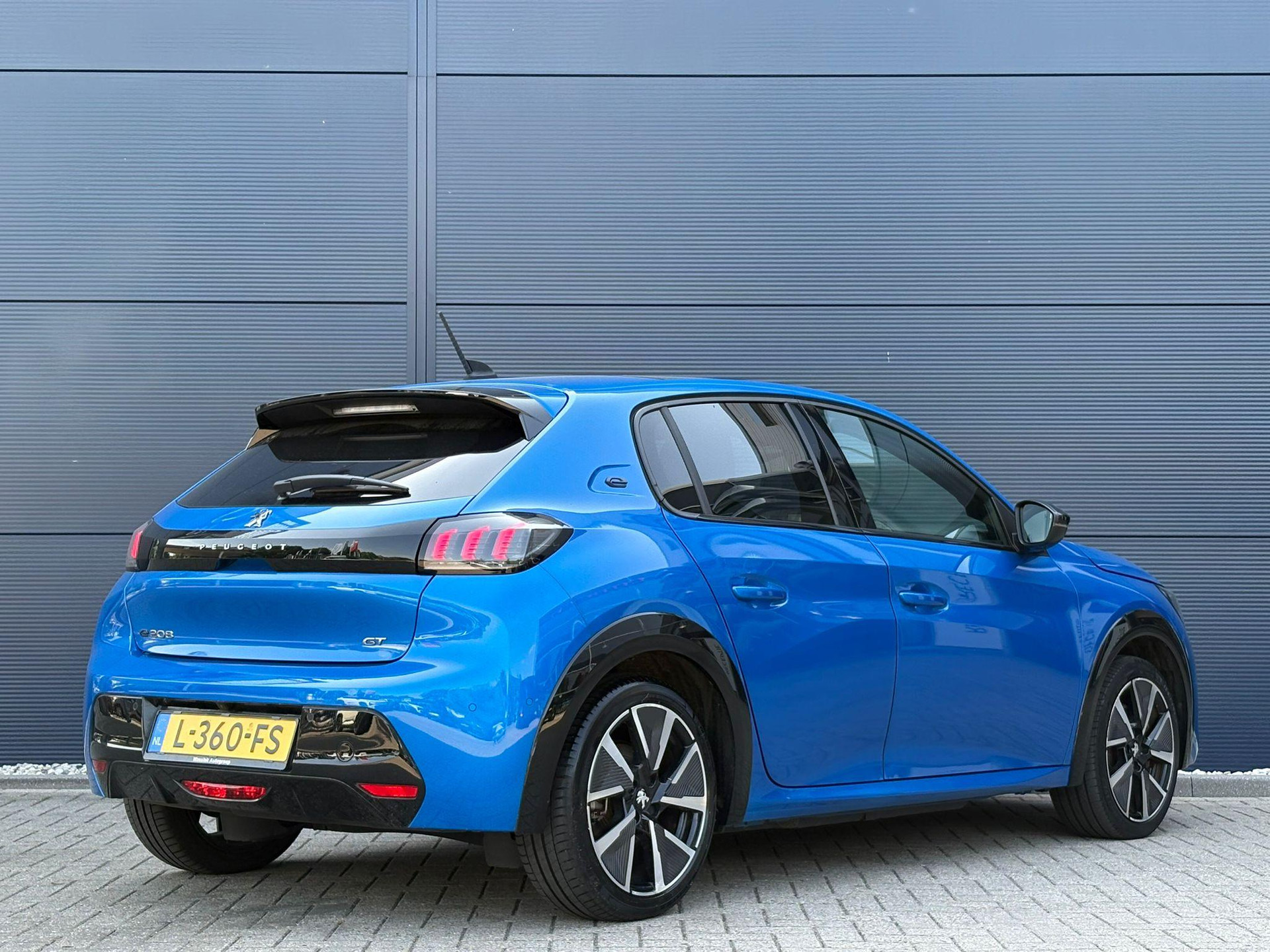 Peugeot e-208