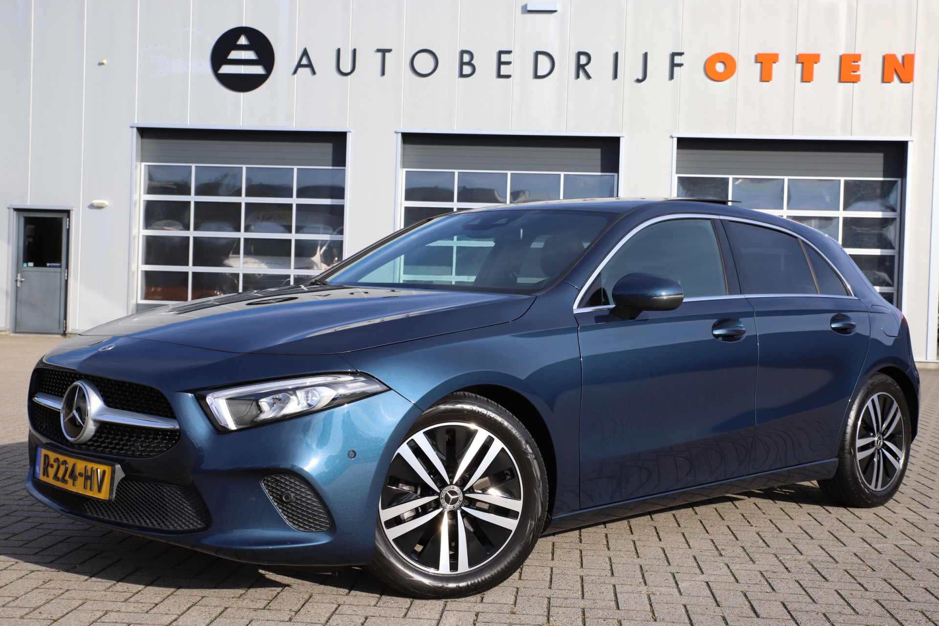 Mercedes-Benz A-Klasse 200 Luxury Line AUTOMAAT | LEER | CLIMA | PANO | NAVI