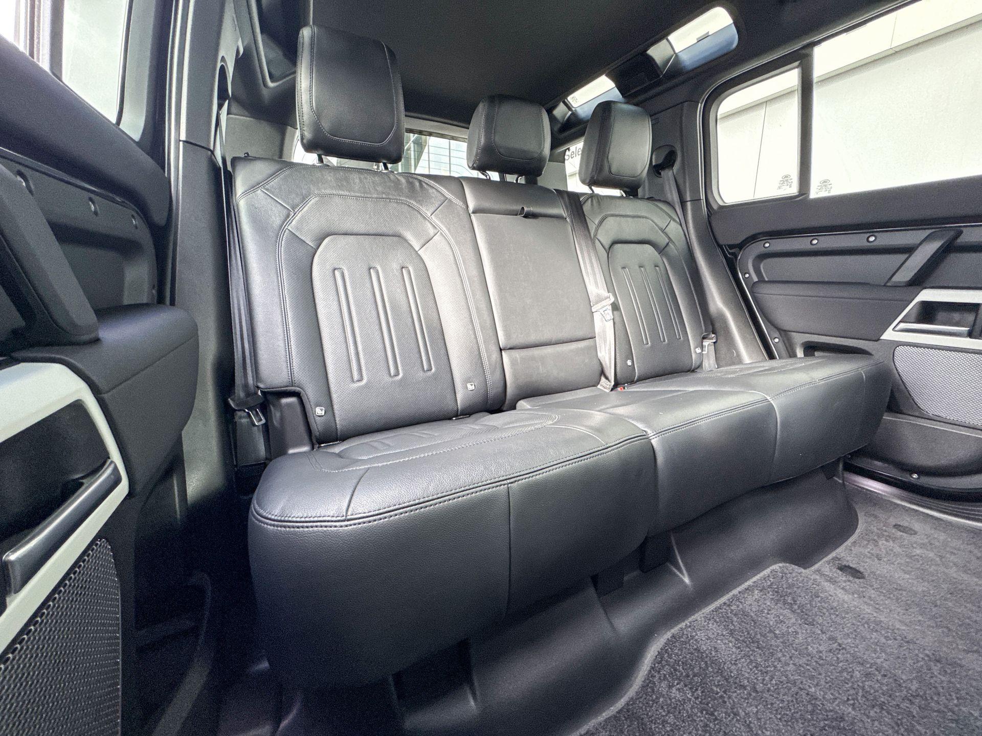 Land Rover Defender 110