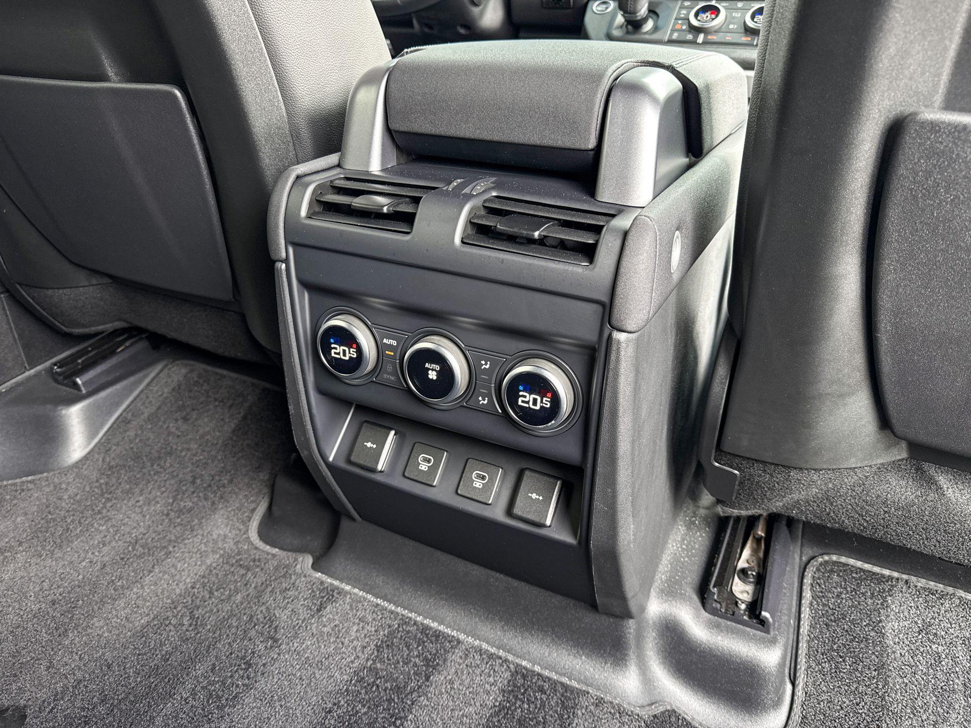 Land Rover Defender 110