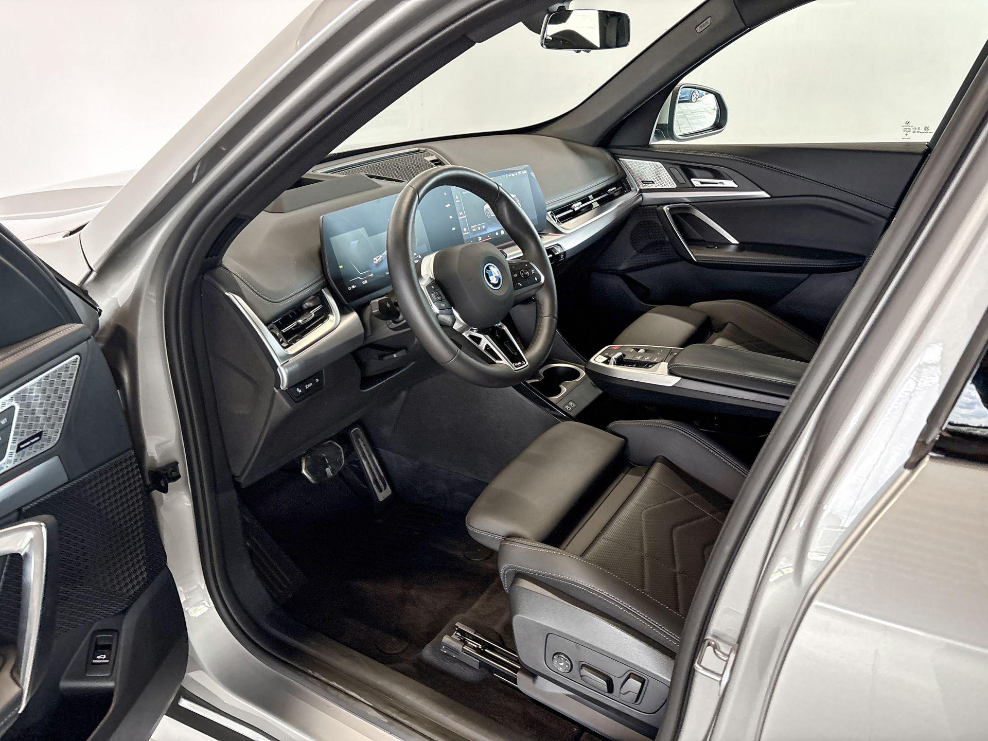BMW iX1