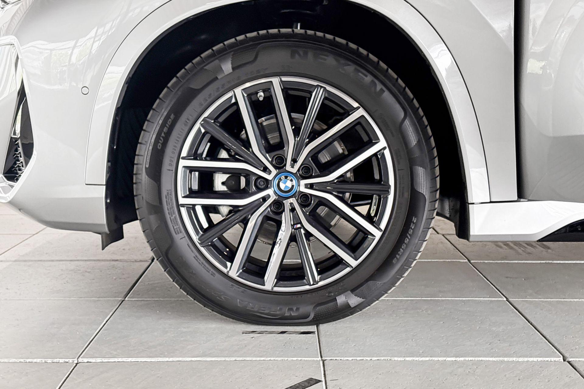 BMW iX1