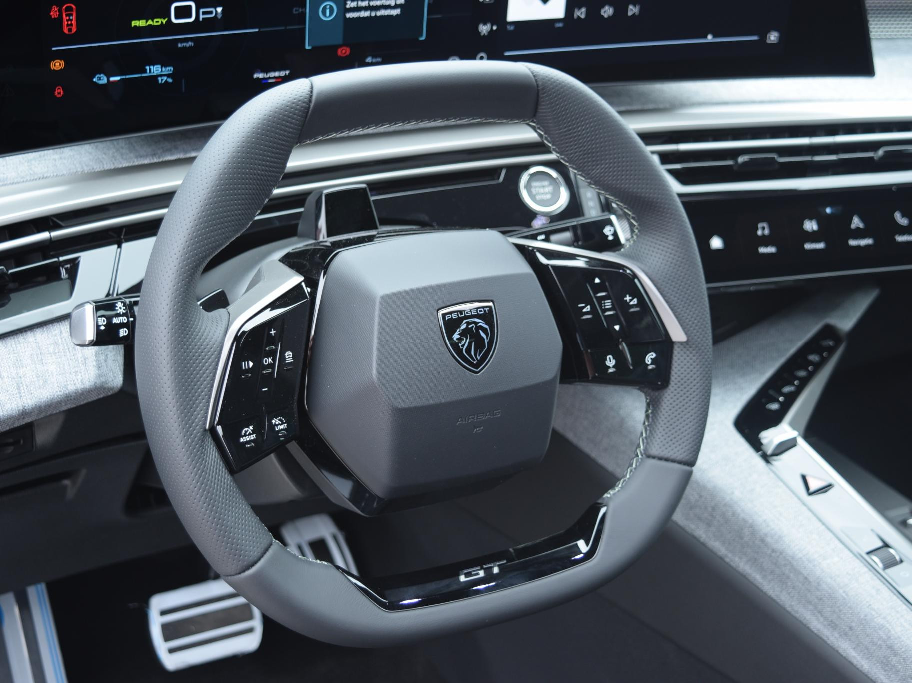 Peugeot e-3008