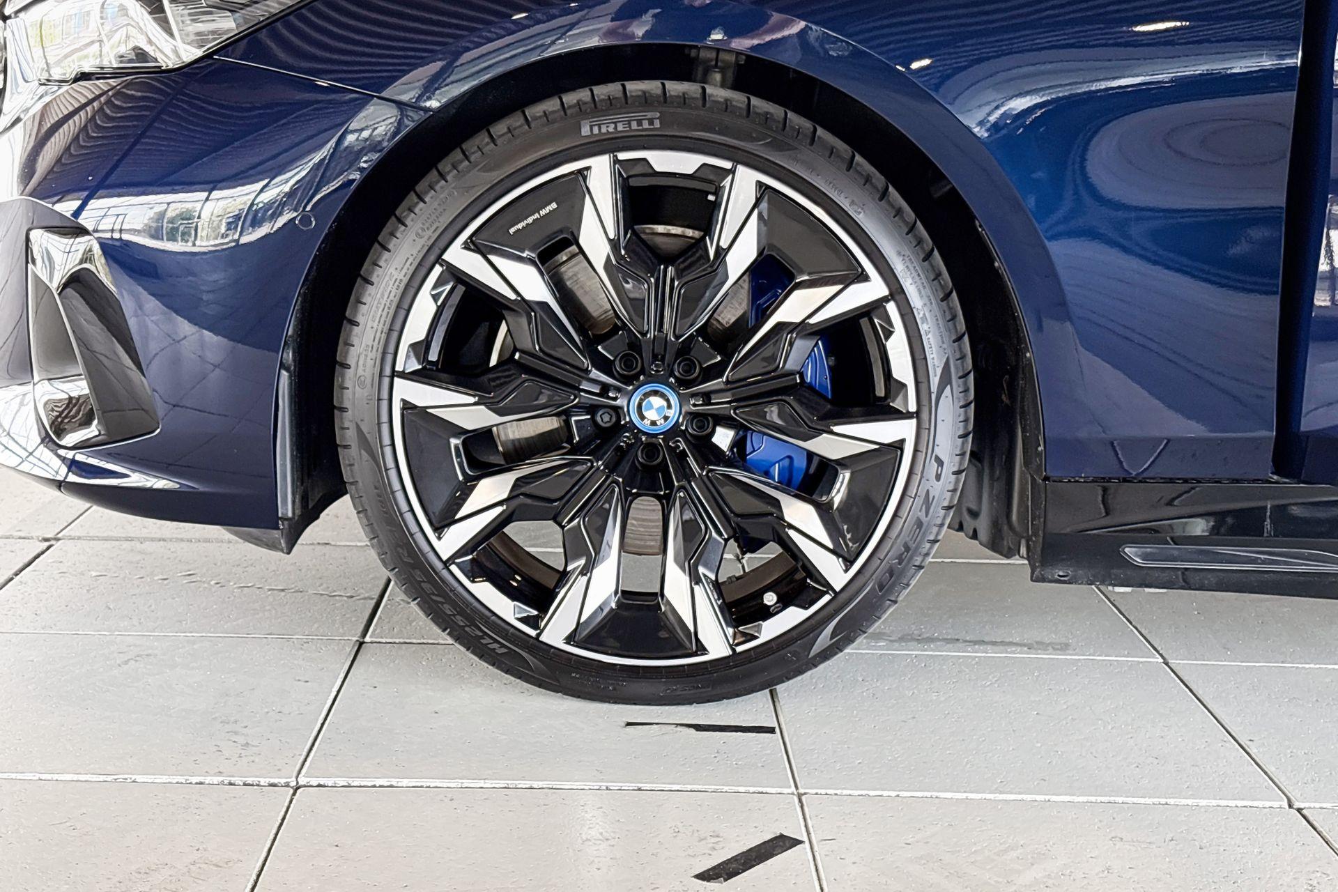 BMW i5