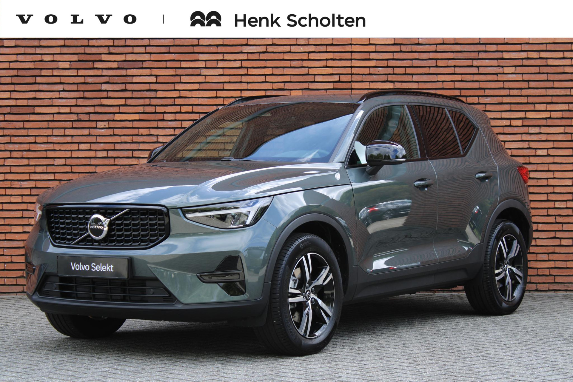 Volvo XC40 B4 Plus Dark 2026, foto 1