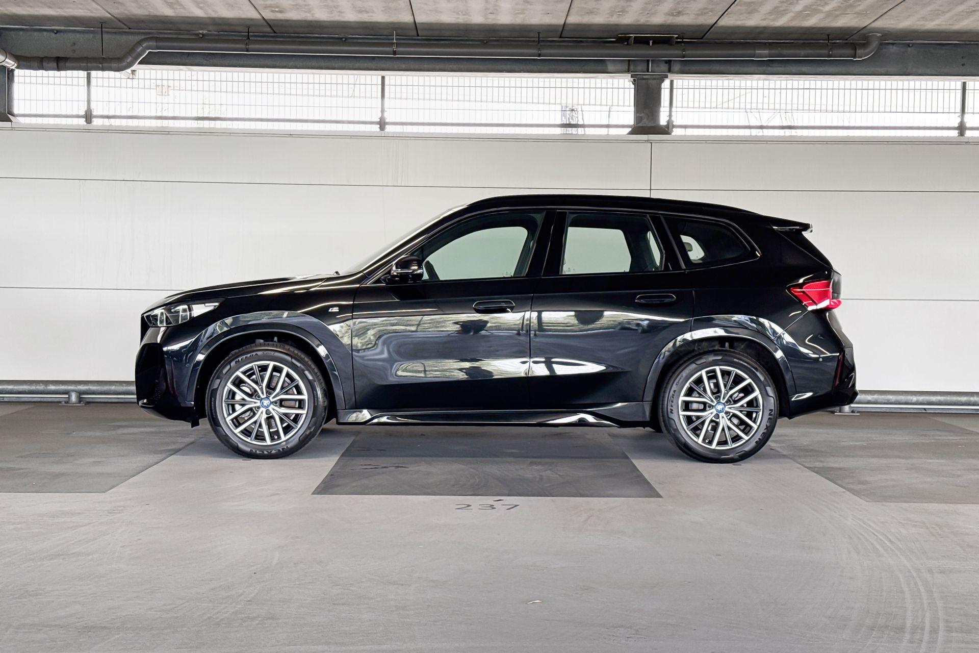 BMW iX1