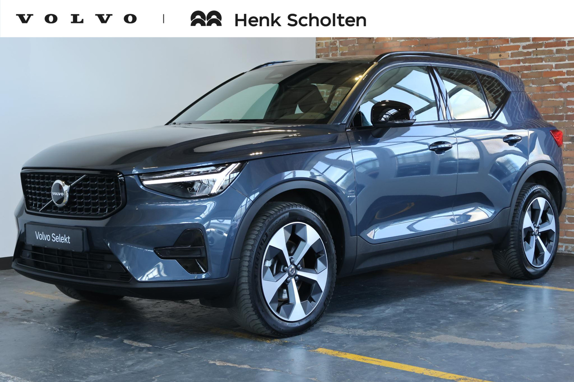 Volvo XC40 B4 Plus Dark 2026, foto 1
