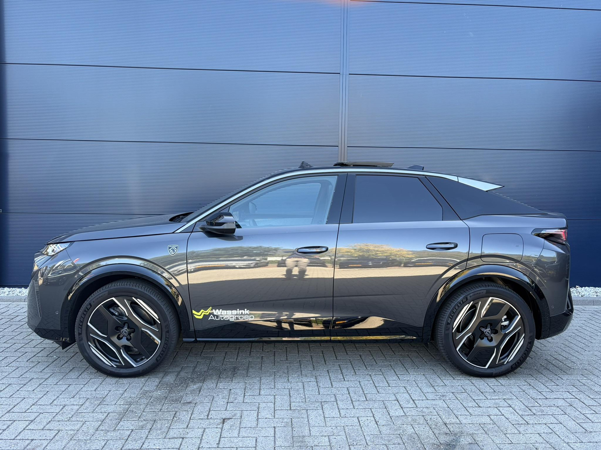 Peugeot e-3008