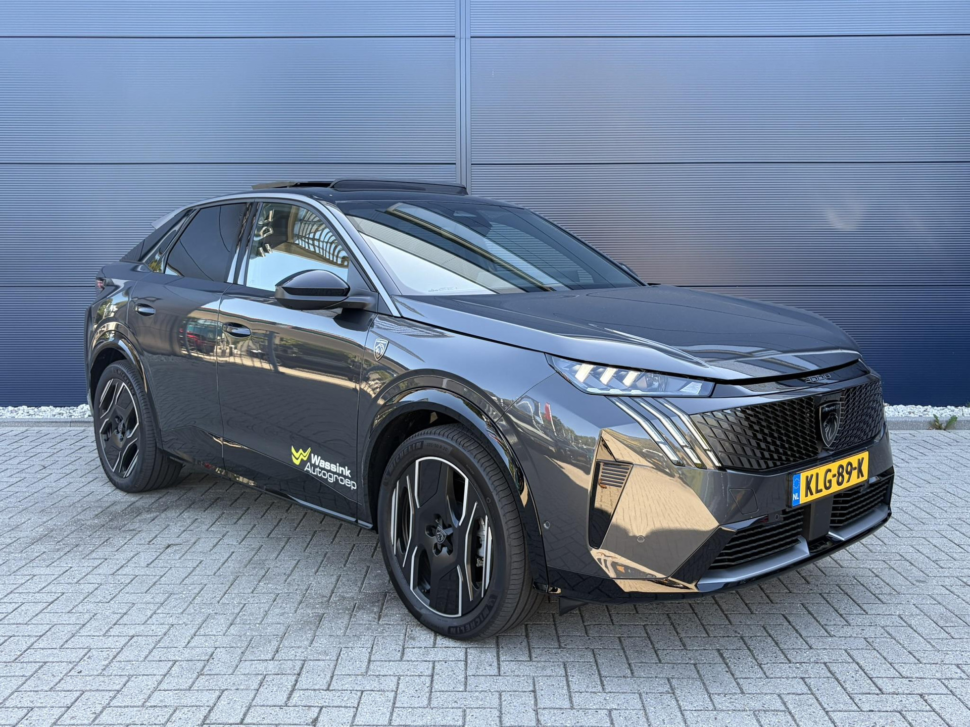 Peugeot e-3008