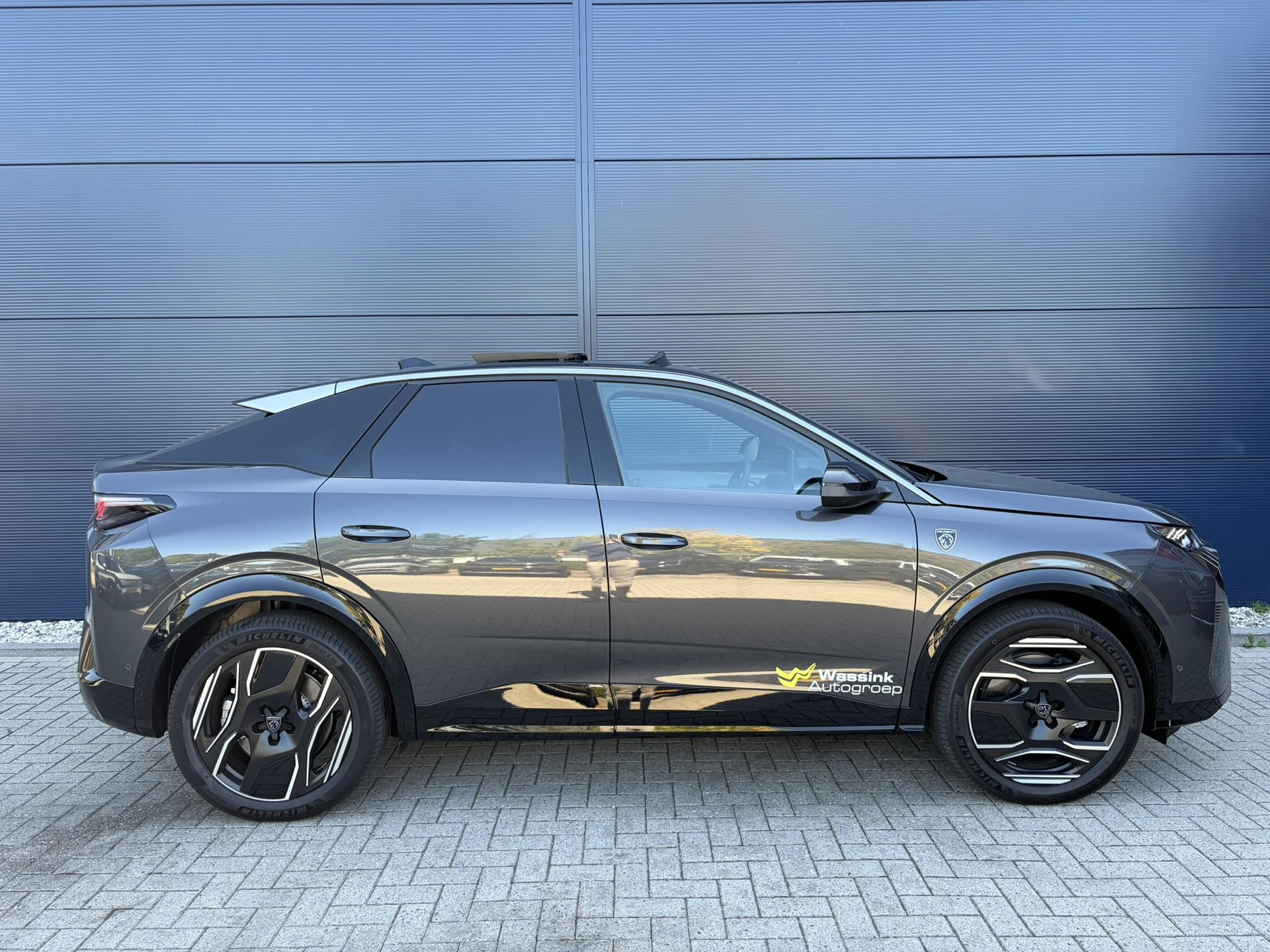 Peugeot e-3008
