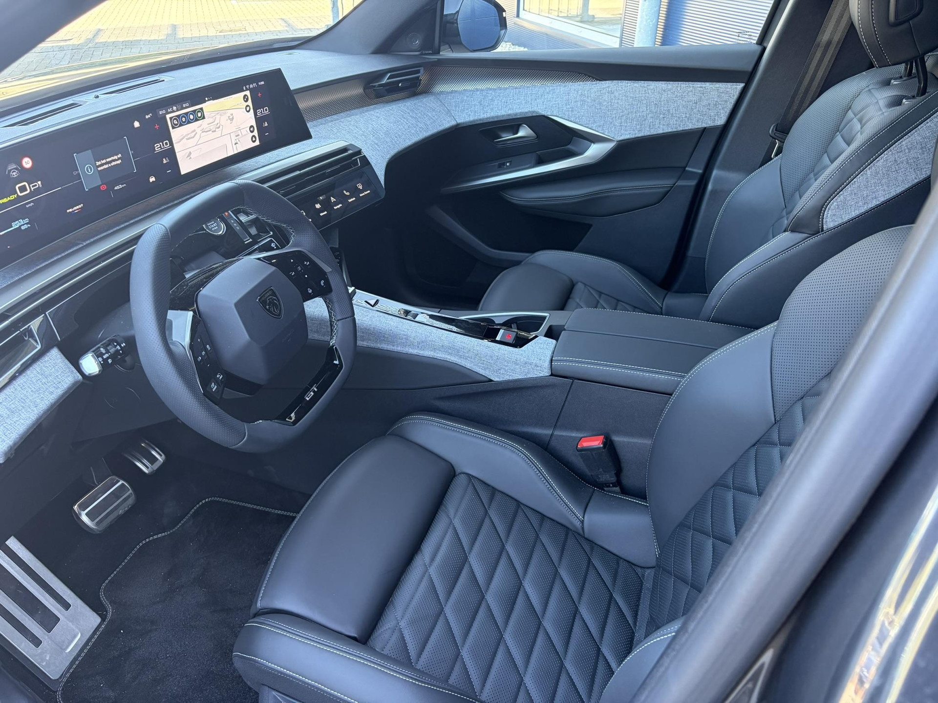 Peugeot e-3008