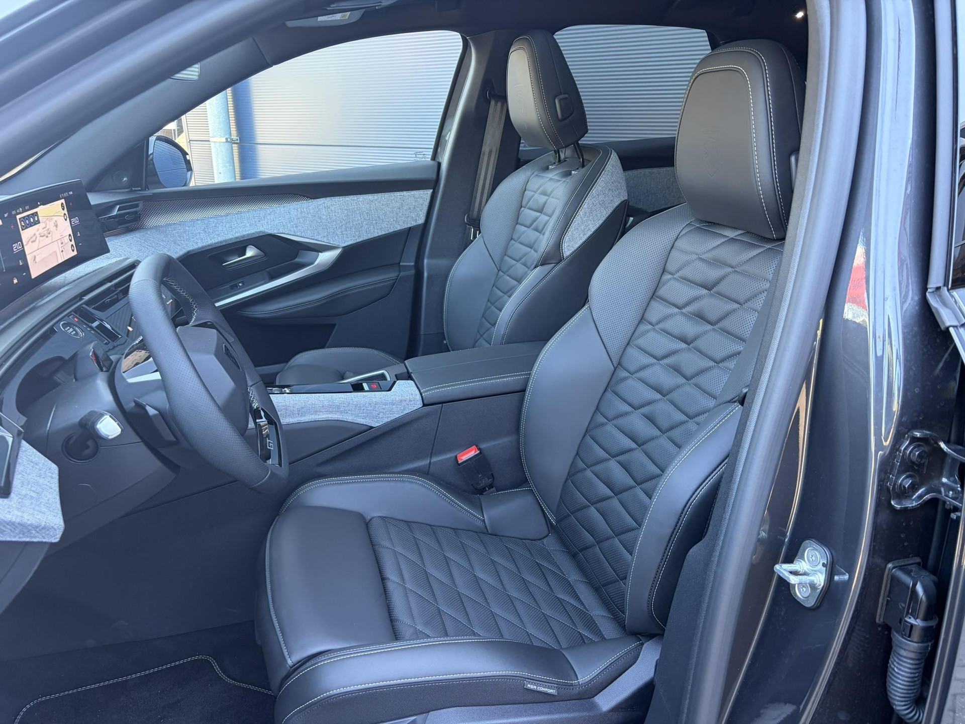 Peugeot e-3008