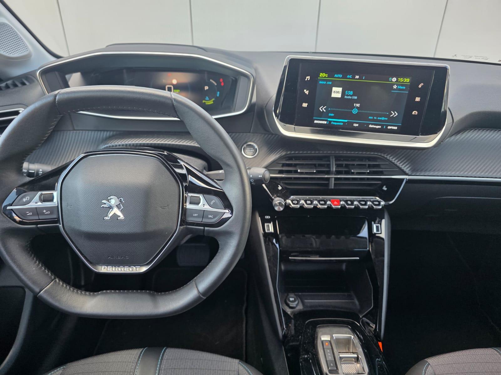 Peugeot e-208