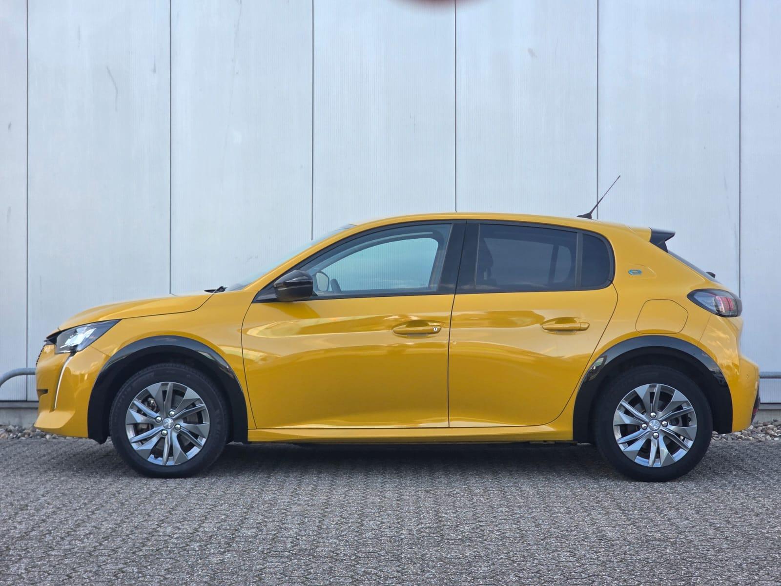 Peugeot e-208