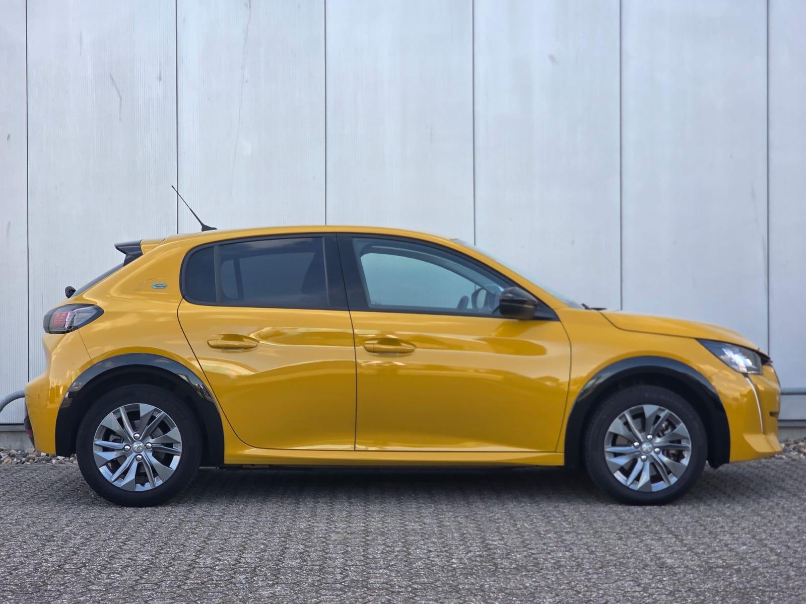 Peugeot e-208