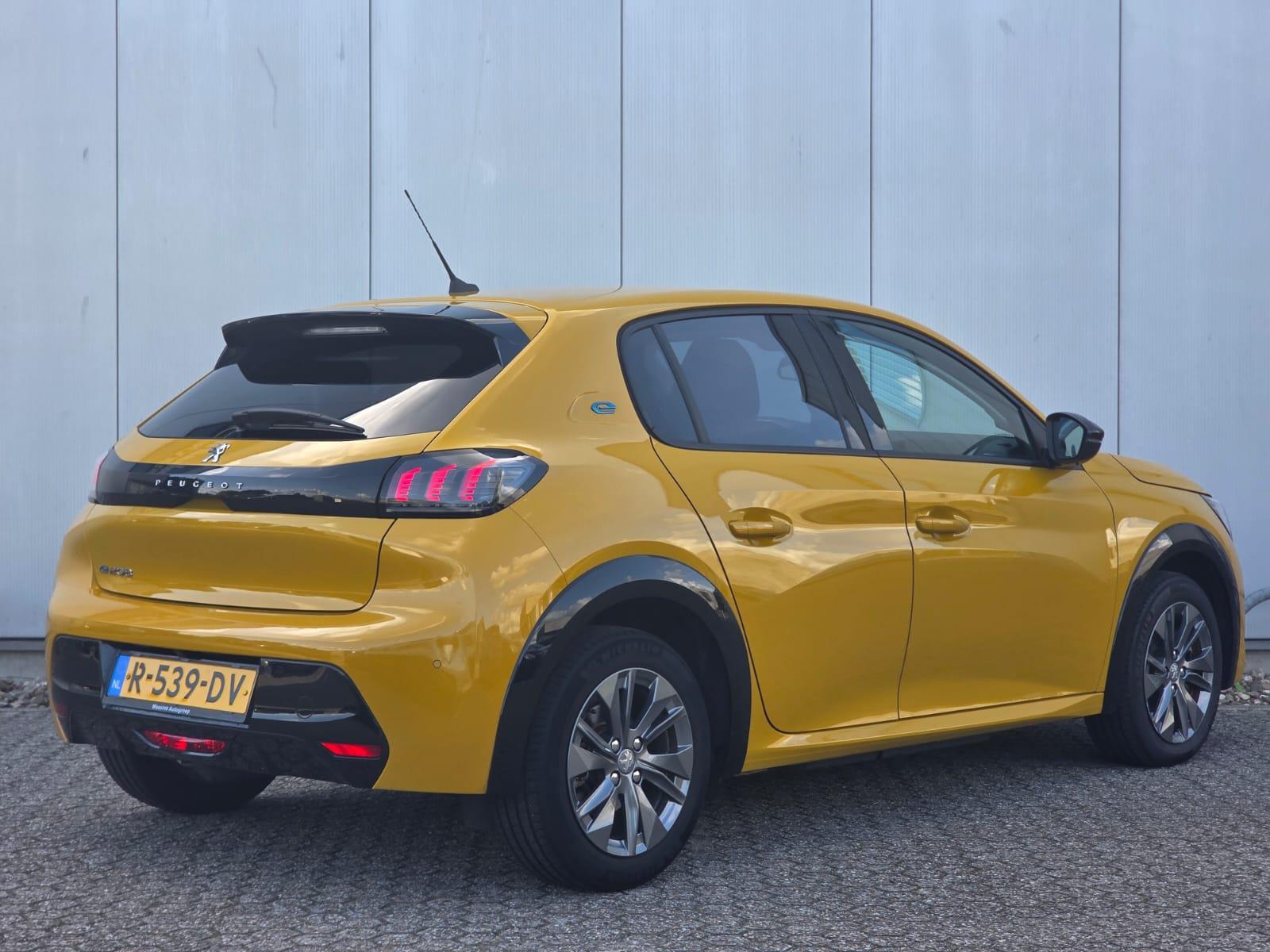 Peugeot e-208