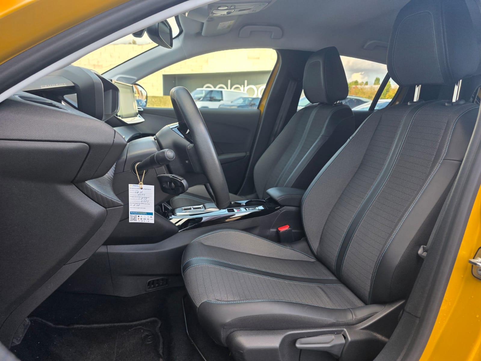 Peugeot e-208