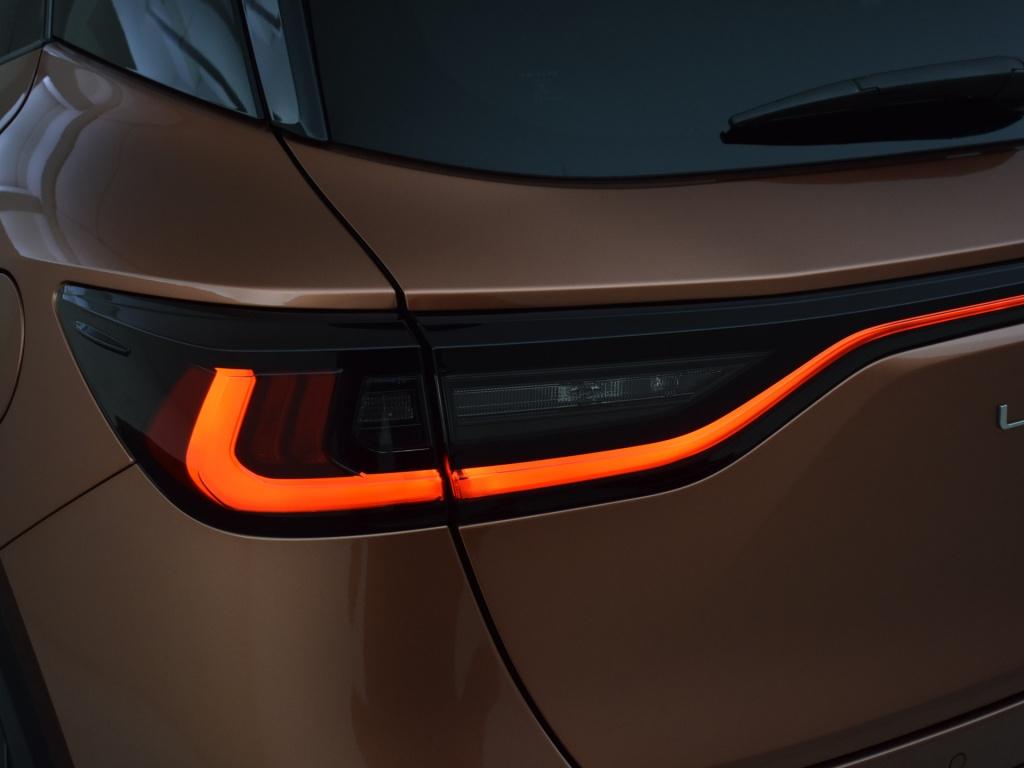 Lexus LBX