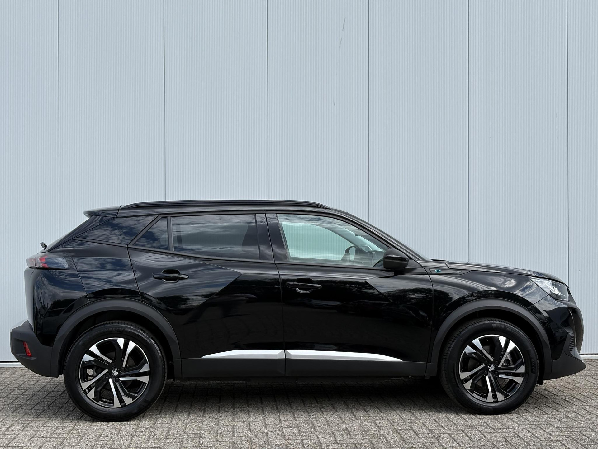 Peugeot e-2008