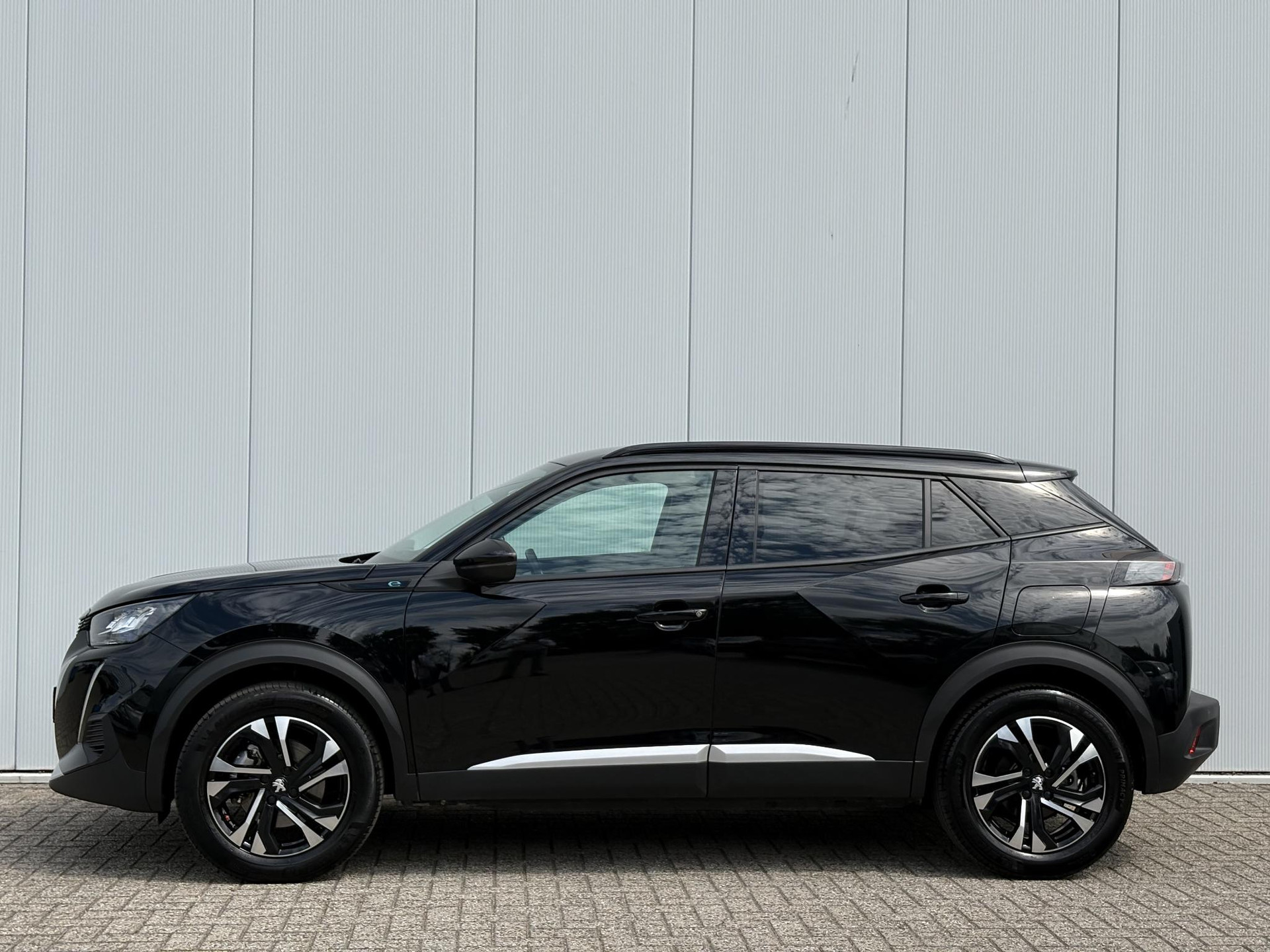 Peugeot e-2008