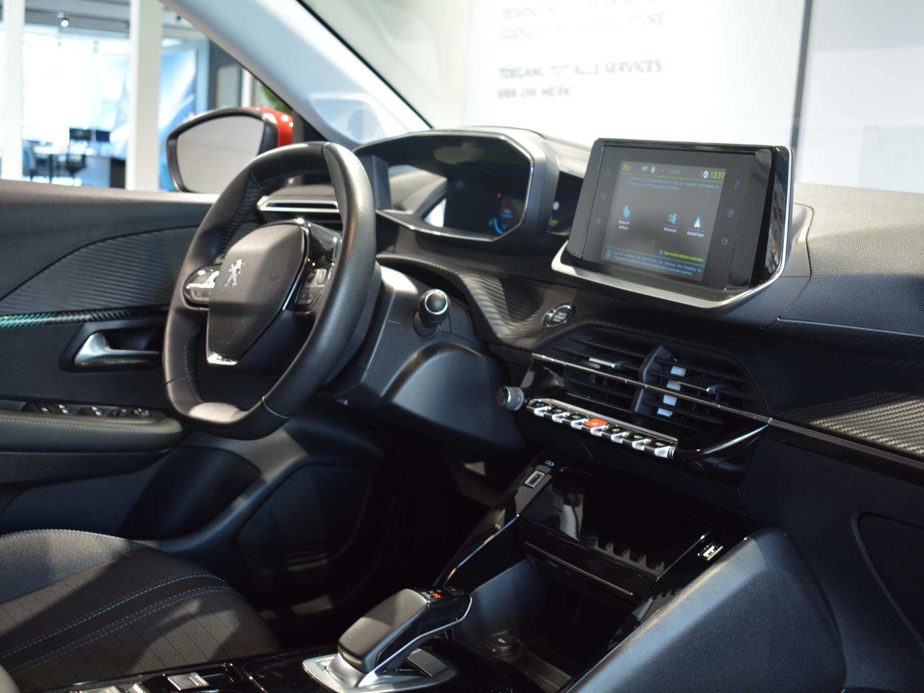 Peugeot e-208