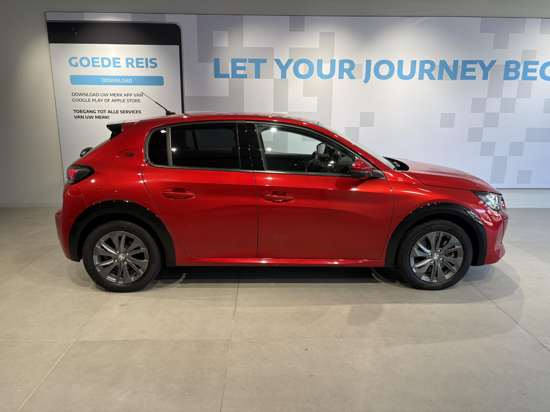 Peugeot e-208