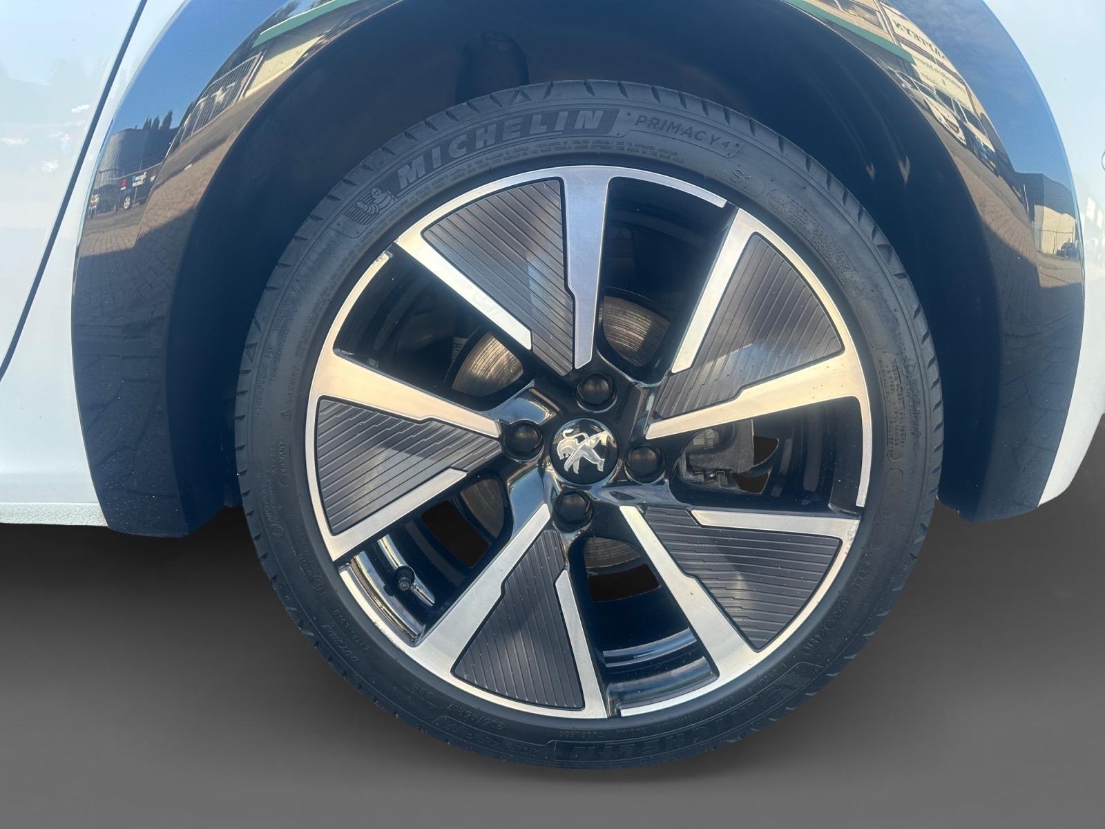 Peugeot e-208