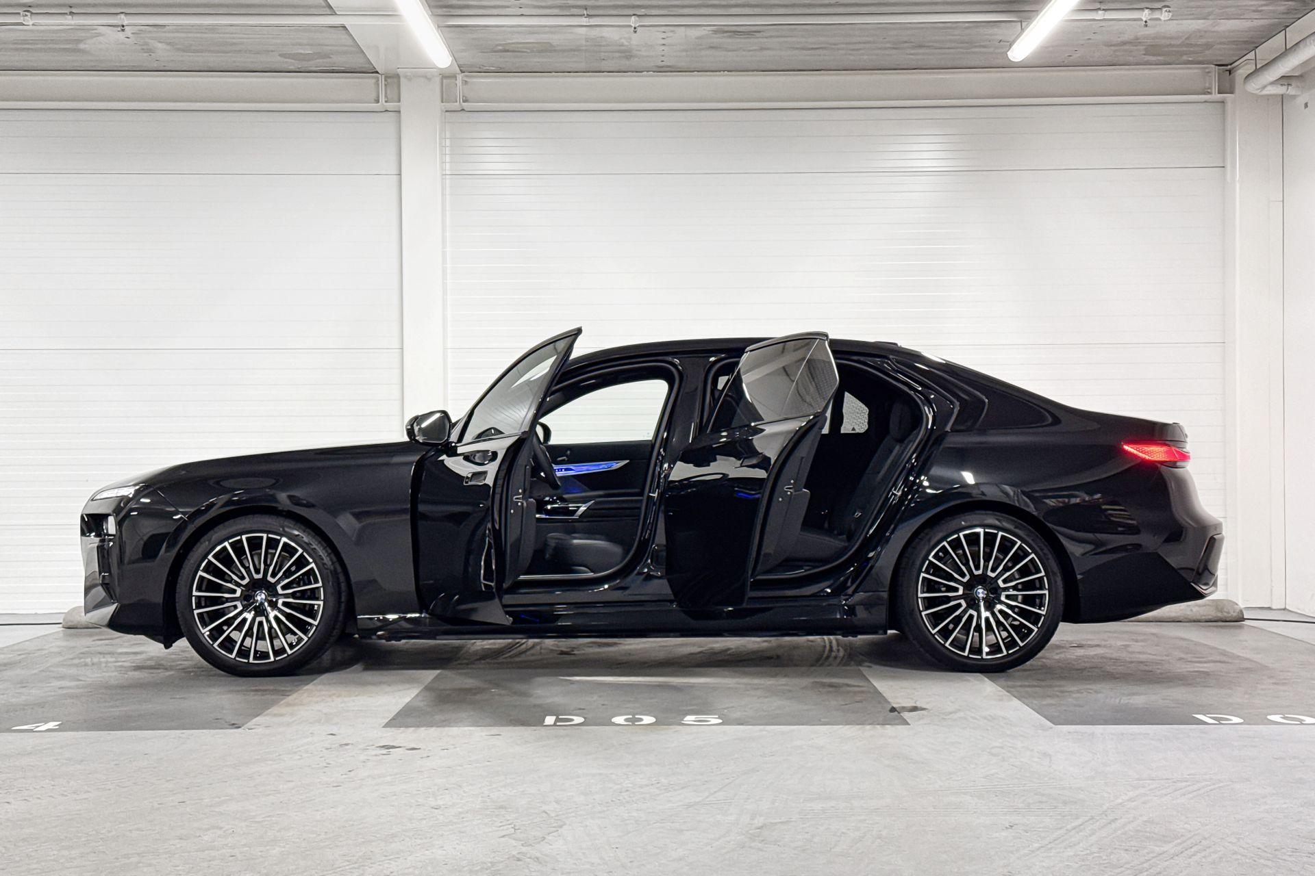 BMW i7