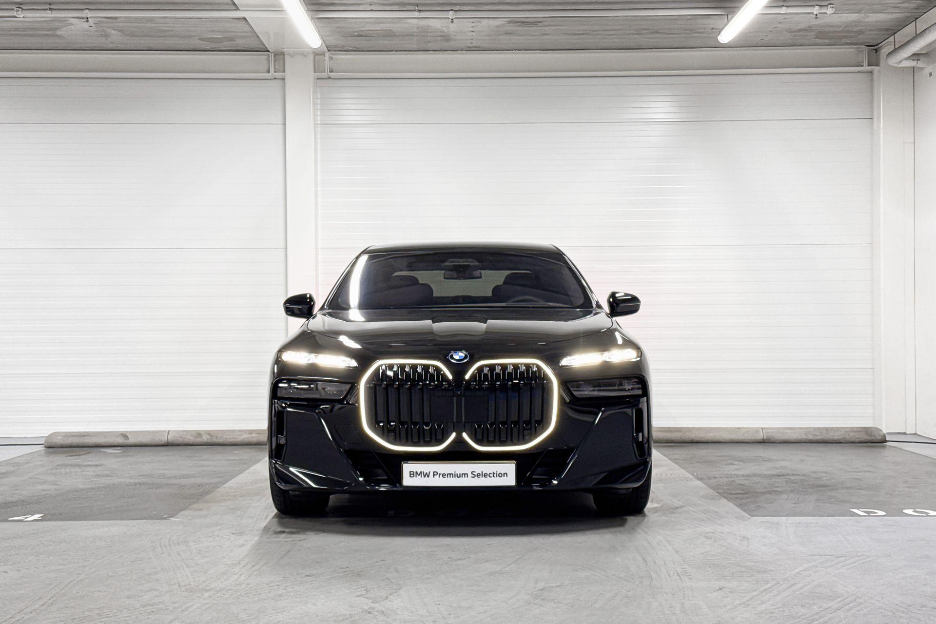 BMW i7