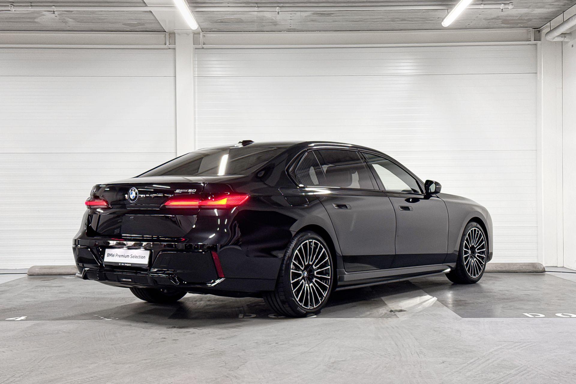 BMW i7