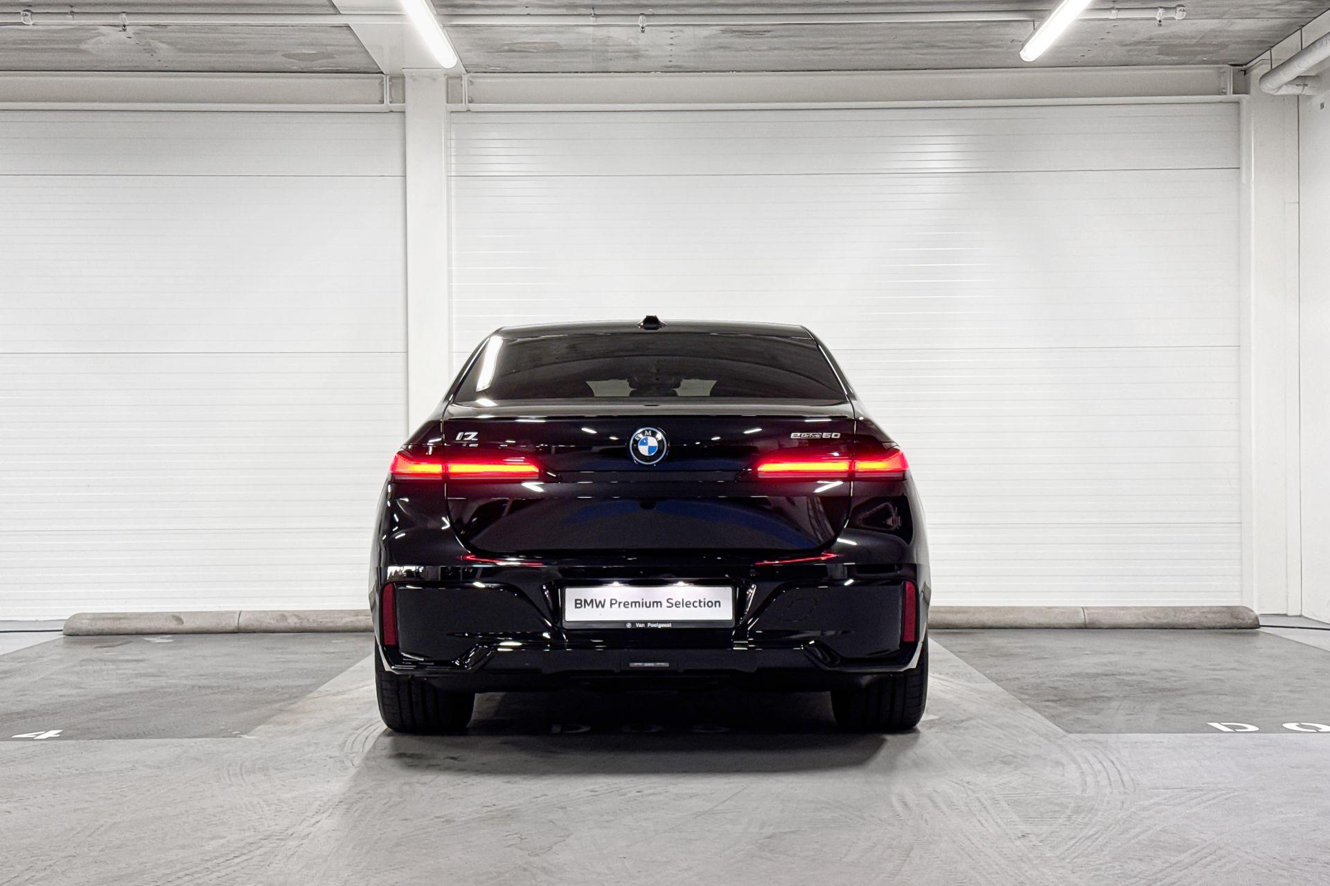 BMW i7