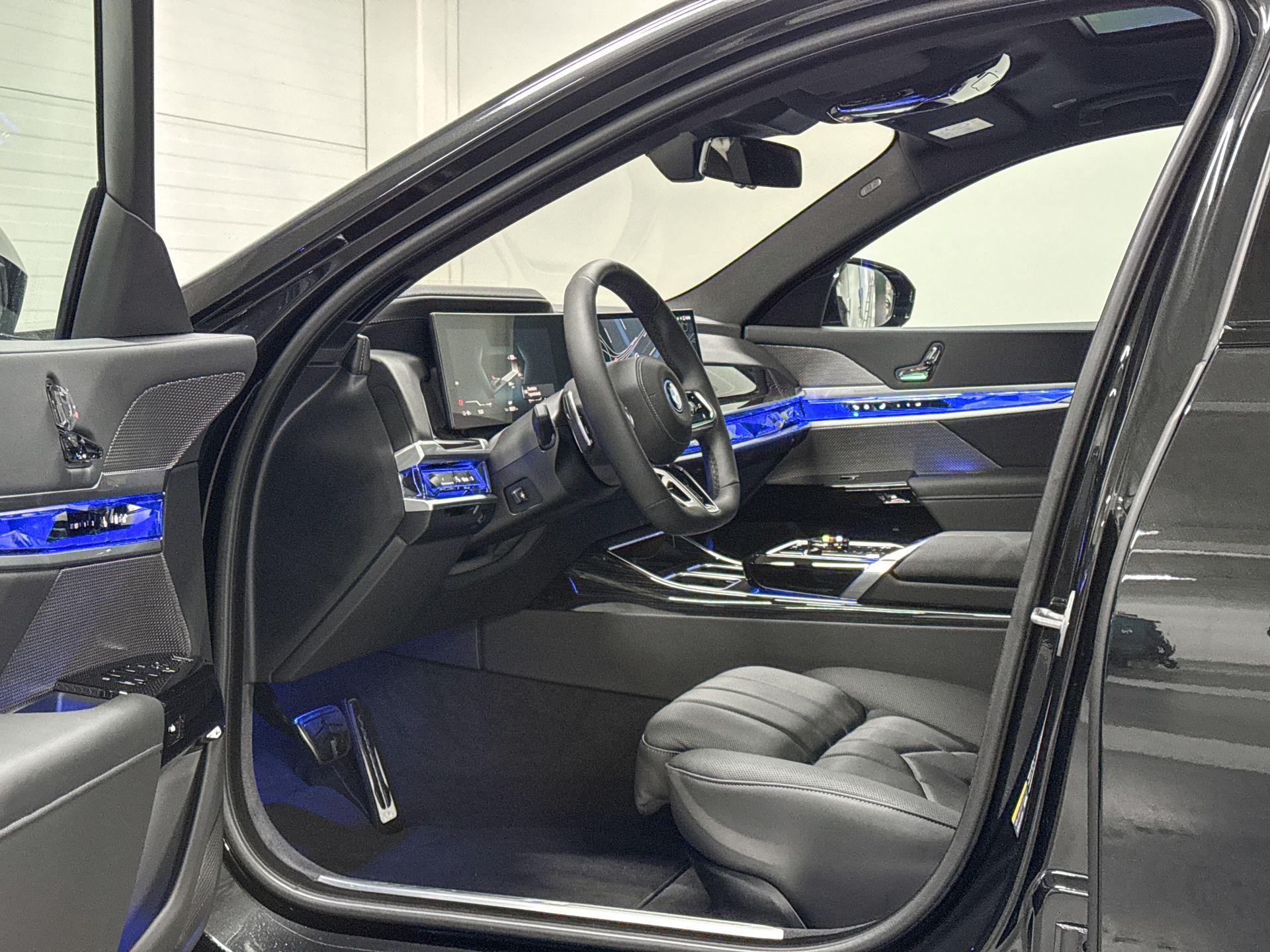 BMW i7
