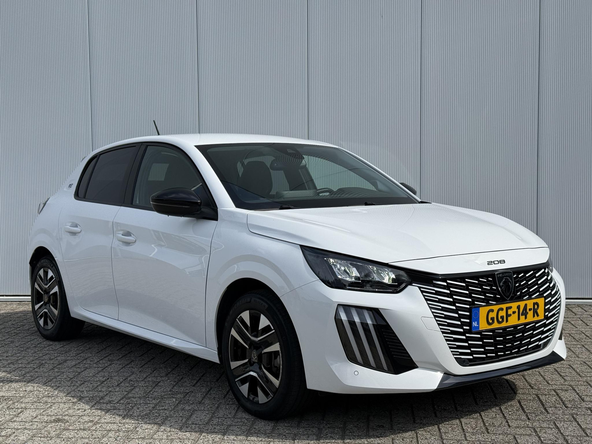 Peugeot e-208