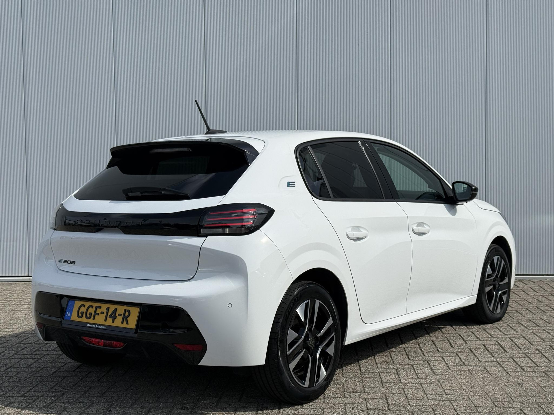 Peugeot e-208