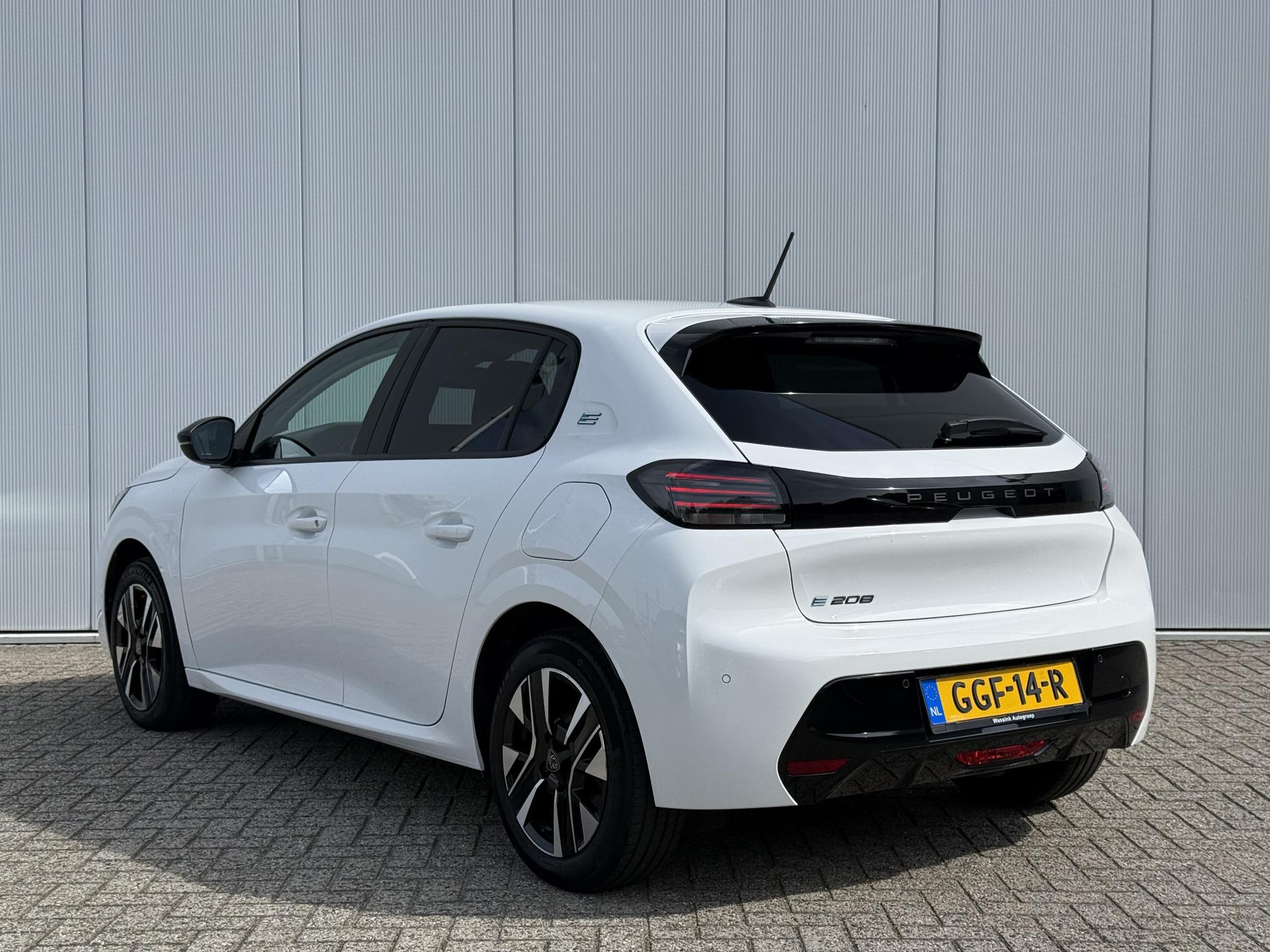 Peugeot e-208