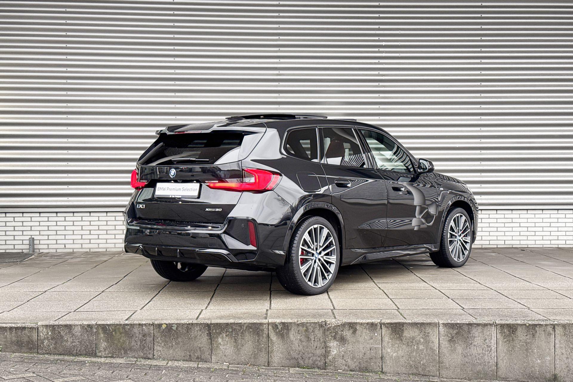 BMW iX1